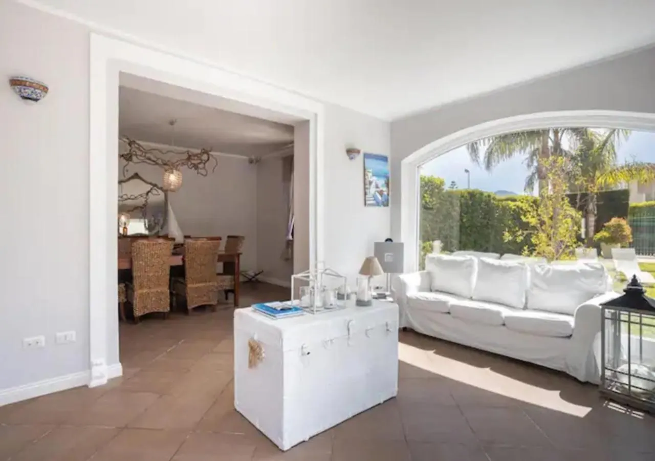 Seaside Villa Carini 0*,