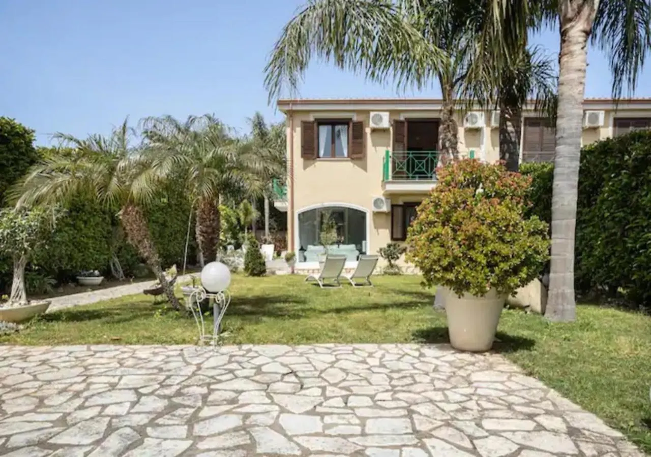 Seaside Villa Carini