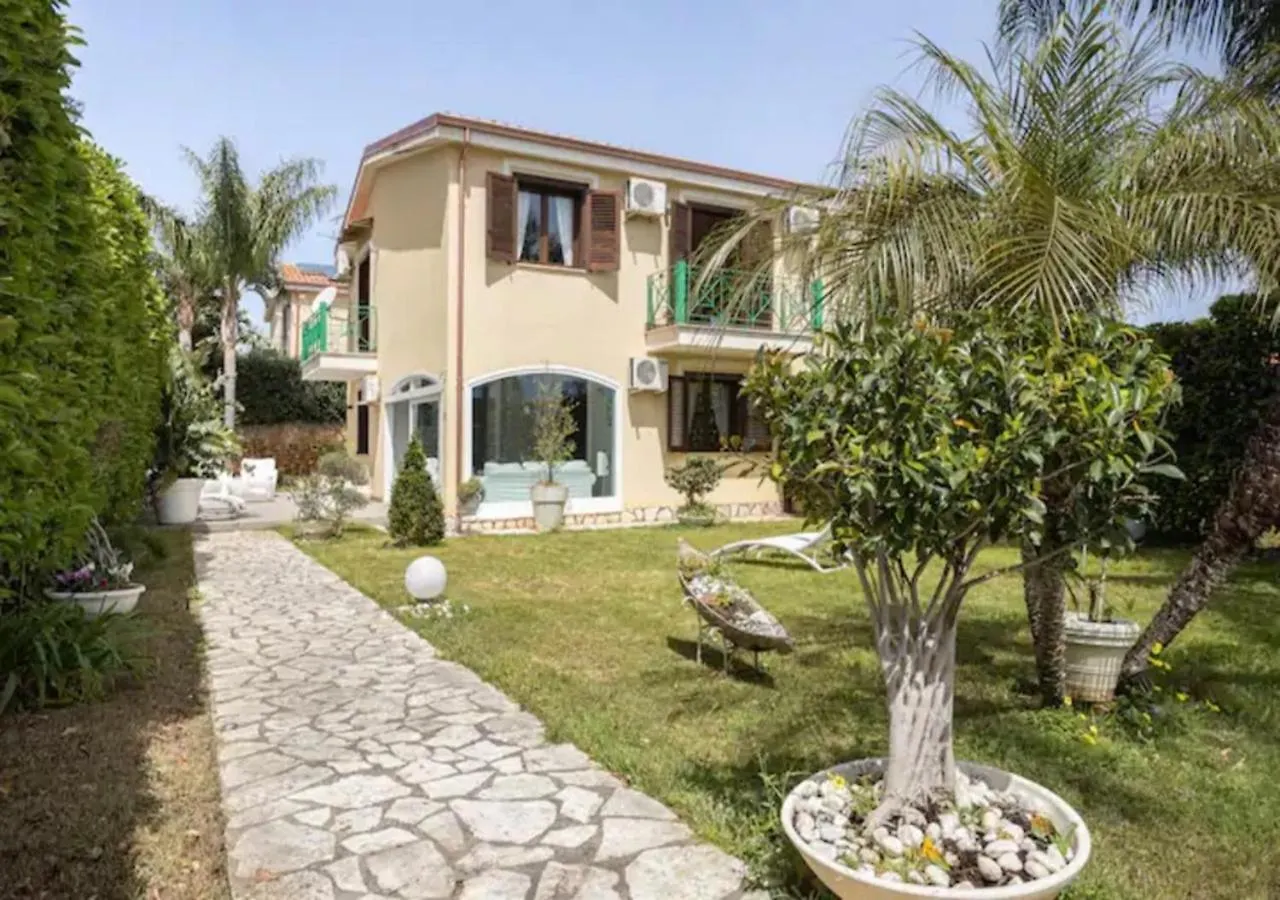 Seaside Villa Carini